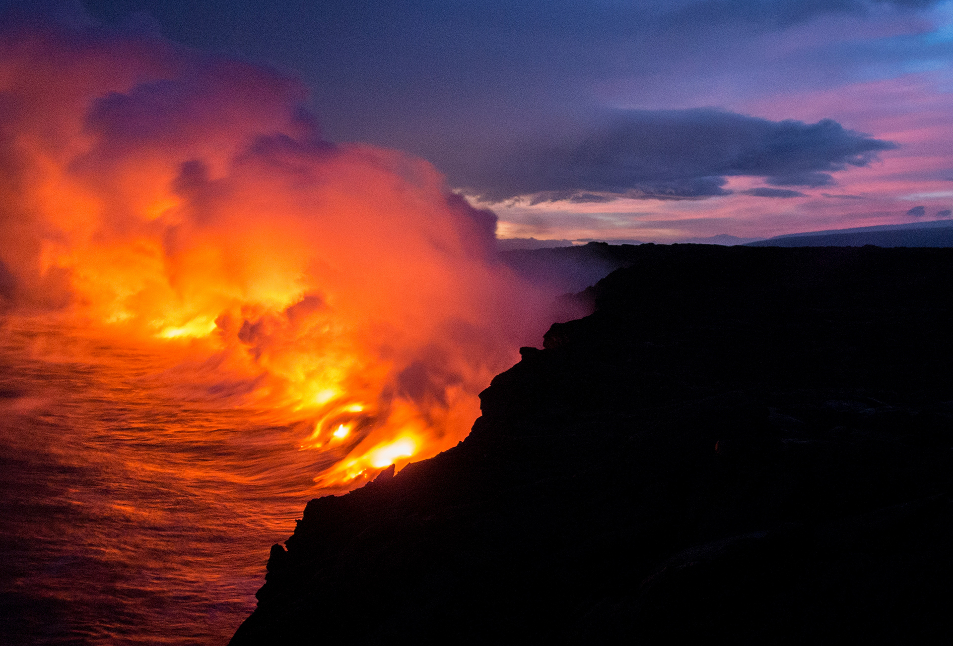 volcanes activos lava