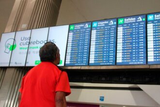 Nuevos horarios de vuelos en las pantallas del AICM: ¿cómo evitar confusiones?