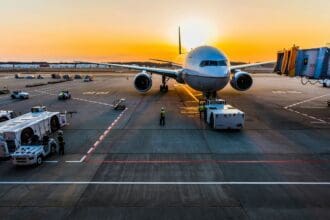 Estos son los 10 aeropuertos donde tomar Uber es más caro: hay uno mexicano