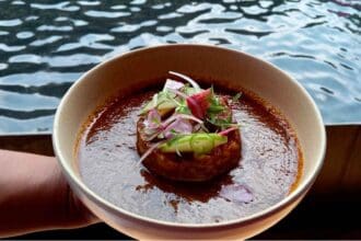Aguachile negro de camarón con el chef Alejandro Daboub