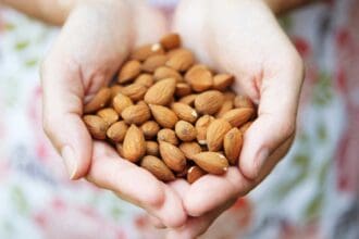 Come almendras no solo para llenarte sino para no enfermarte