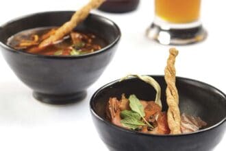 Caldito rojo de hongos