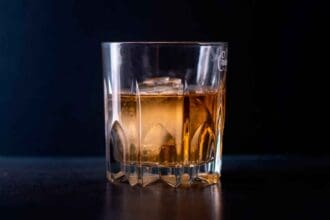 ¿Cómo evitar consumir bebidas adulteradas?