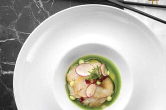 Tiradito de callo de hacha: con alma asiática