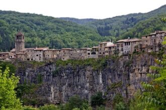 Vértigo viajero: pueblos en acantilados