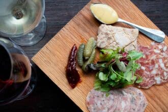 Cava Nómada: experiencias de vino y comida