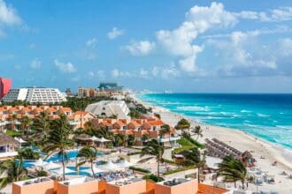 ¿Qué es la certificación Safe Travels y qué destinos la tienen?