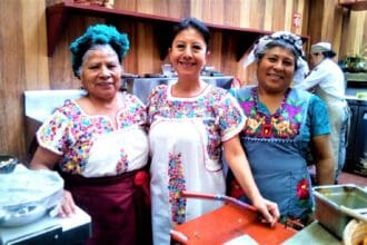 Coctel en beneficio al Istmo de Tehuantepec y a la Ciudad de México