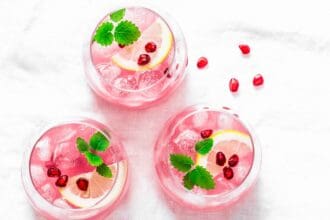 Cinco cocteles rosas para conmemorar el mes del Cáncer de Mama