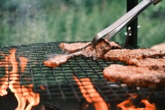 ¿Se va a armar la carnita asada? 3 cursos para convertirte en parrillero