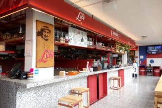 Variedad gastronómica en Mercado Roma Coyoacán