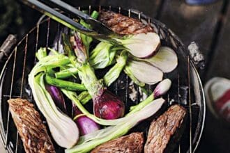 Bavette marinado con cebollas ahumadas