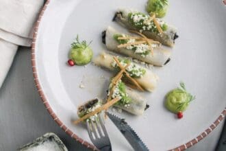 Taquitos de jícama con quesillo
