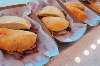 Hermanos Sánguche: cocina urbana peruana en la Roma