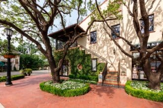 Conoce Highland Park Village, el centro comercial más antiguo de EU