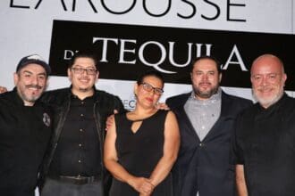 Larousse presenta obra completa sobre tequila