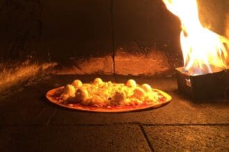 La nueva propuesta de Helado Obscuro se sirve en una pizza