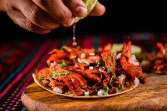 Taco al pastor y mezcal son los iconos de Ciudad de México