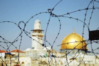 ¿Qué está pasando en Israel y qué hago si tengo un viaje próximo?