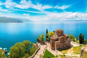 5 lagos más asombrosos del mundo: qué hacer y dónde hospedarse