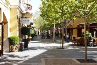 Arte y primavera en Las Rozas Village