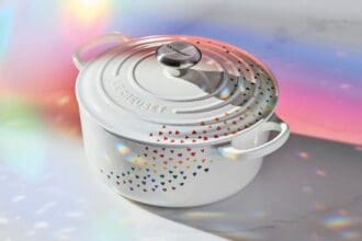 Le Creuset lanza cacerola Love que celebra la diversidad