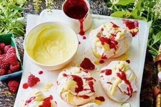 Merengues con frambuesas