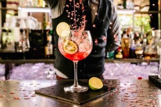 A brindar en San Miguel de Allende con su innovadora mixología
