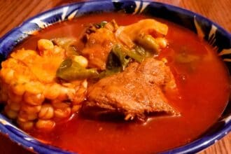 Prepara un exquisito mole de olla con la chef Graciela Montaño