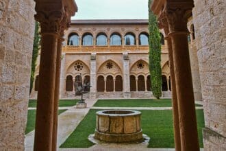 Monasterio de Valbuena: hospedaje medieval con aguas termales