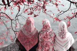 Crecen las oportunidades laborales para mujeres en el turismo en Medio Oriente