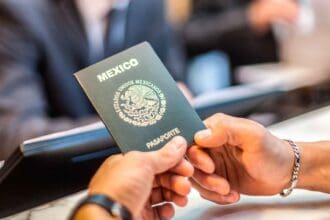 Conoce los precios del pasaporte mexicano y visa americana 2021