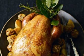 Pavo rostizado con relleno