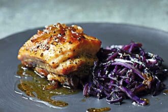 Pork belly con mermelada de toronja y col morada caramelizada