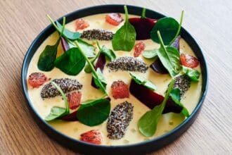 Prepara una ensalada de betabel y emulsión de limón del chef Jorge Ildefonso