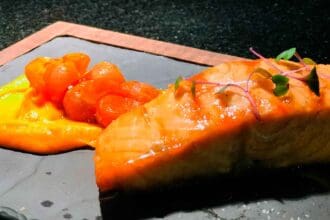 Cocina un delicioso salmón con cremoso de camote
