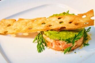 Elabora este refrescante tartar de salmón del chef Daniel Camacho