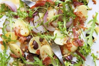 Ensalada de arúgula con cebolla