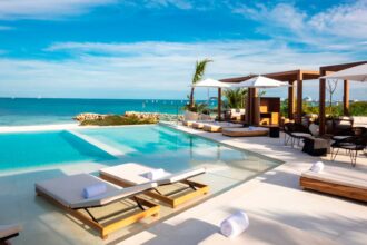 Hotel SLS Cancún celebra un año en el Caribe mexicano