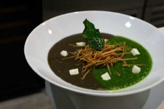 Receta mexicanísima: sopa de huitlacoche con cilantro
