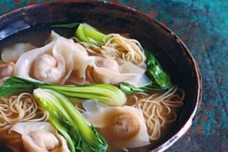 Sopa de fideos y wonton