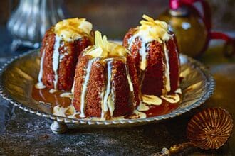 Pudines de higo con salsa de caramelo y jengibre