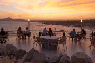 Sunset Monalisa celebra 15 años como ícono de Los Cabos