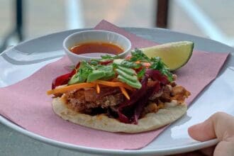 Prepara un taco de jaiba con la esencia del restaurante Arango