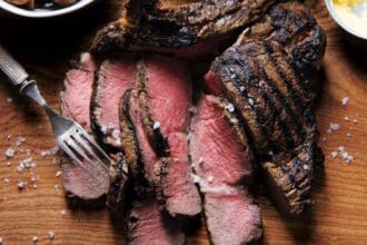 Tomahawk marinado con mostaza y jengibre