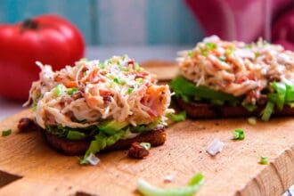 Prepara tostadas de jaiba y atún con el chef Alfonso Coronado
