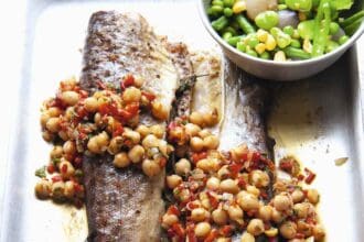 Receta de filetes de trucha de mar con puré de papa y rábano picante