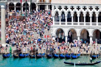 Adiós al turismo masivo en Venecia: restringen visitas a sus islas
