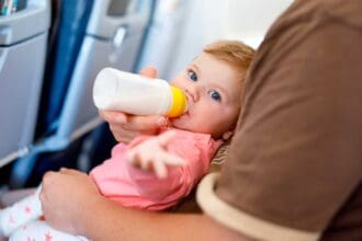 Requisitos para viajar en avión con bebés