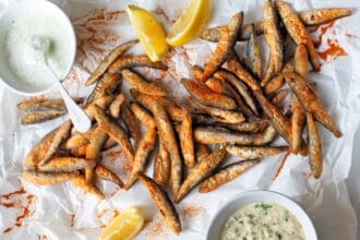 Boquerones a la diabla con salsa tártara y yogurt de menta